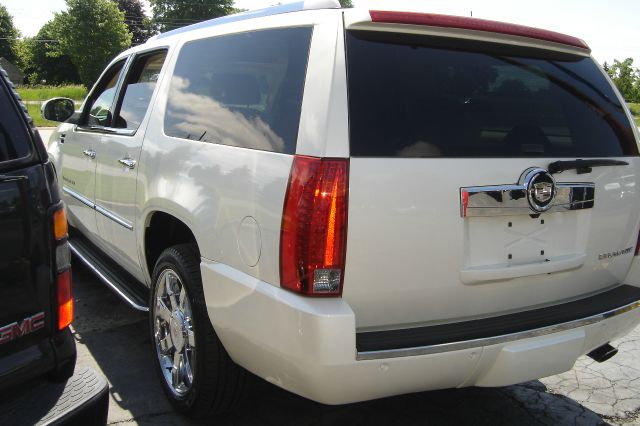 2007 Cadillac Escalade ESV SR5 Sport Utility 4D