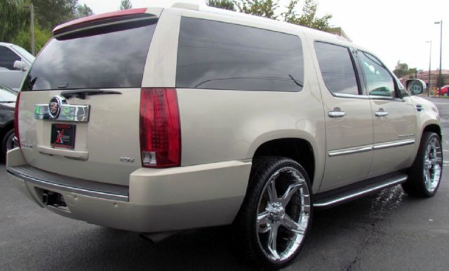 2007 Cadillac Escalade ESV SR5 Sport Utility 4D