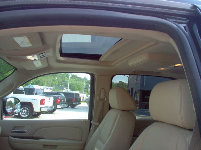 2007 Cadillac Escalade ESV SR5 Sport Utility 4D