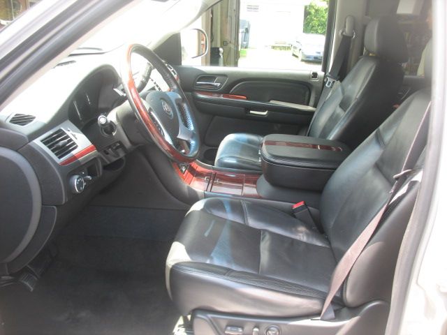 2007 Cadillac Escalade ESV SR5 Sport Utility 4D