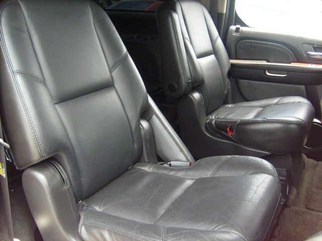 2007 Cadillac Escalade ESV SR5 Sport Utility 4D