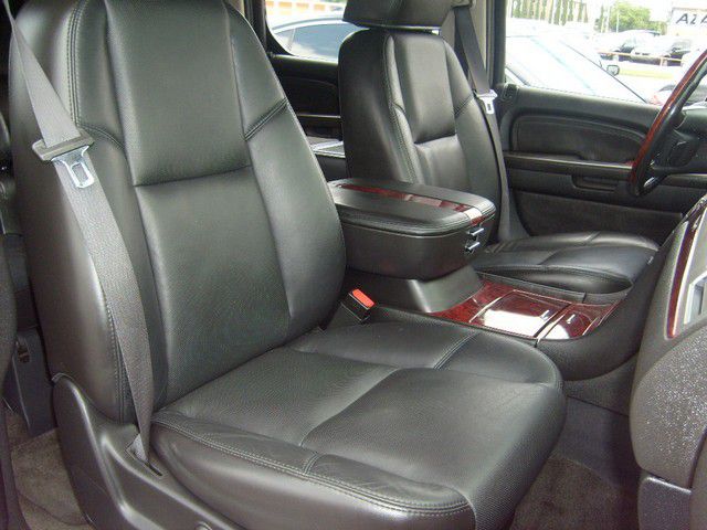 2007 Cadillac Escalade ESV SR5 Sport Utility 4D