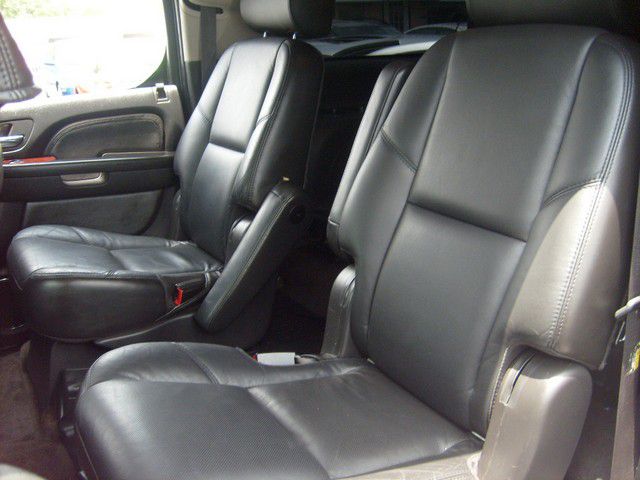 2007 Cadillac Escalade ESV SR5 Sport Utility 4D