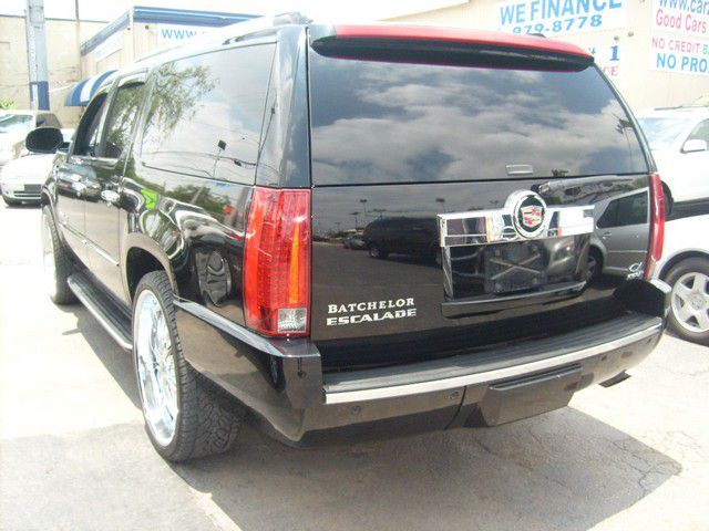 2007 Cadillac Escalade ESV SR5 Sport Utility 4D