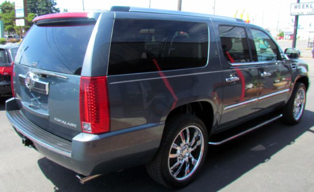 2008 Cadillac Escalade ESV SR5 Sport Utility 4D