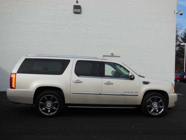 2010 Cadillac Escalade ESV Coupe