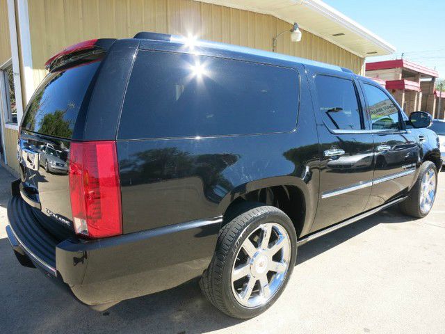 2010 Cadillac Escalade ESV GT WITH Leather And Sunroof