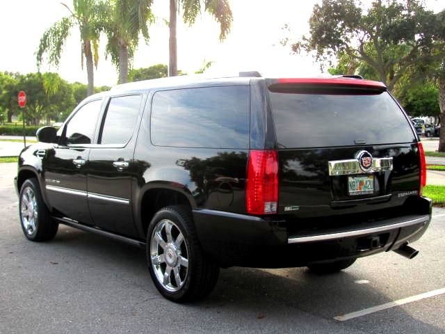 2010 Cadillac Escalade ESV GT WITH Leather And Sunroof