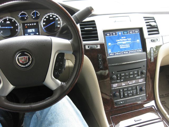 2011 Cadillac Escalade ESV GT WITH Leather And Sunroof