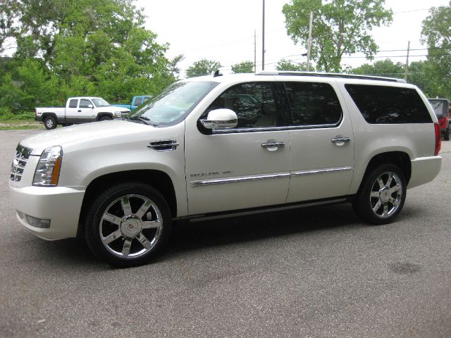 2011 Cadillac Escalade ESV GT WITH Leather And Sunroof