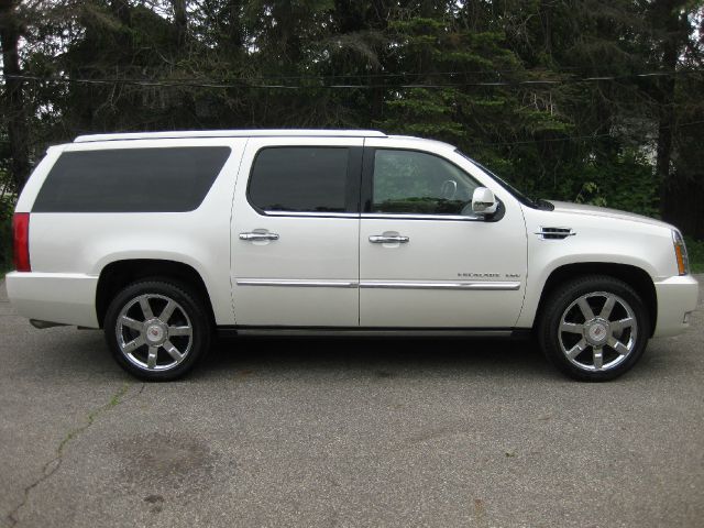 2011 Cadillac Escalade ESV GT WITH Leather And Sunroof