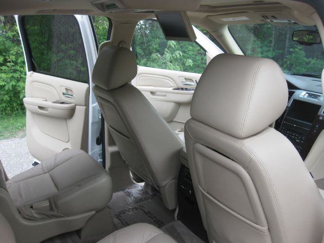 2011 Cadillac Escalade ESV GT WITH Leather And Sunroof