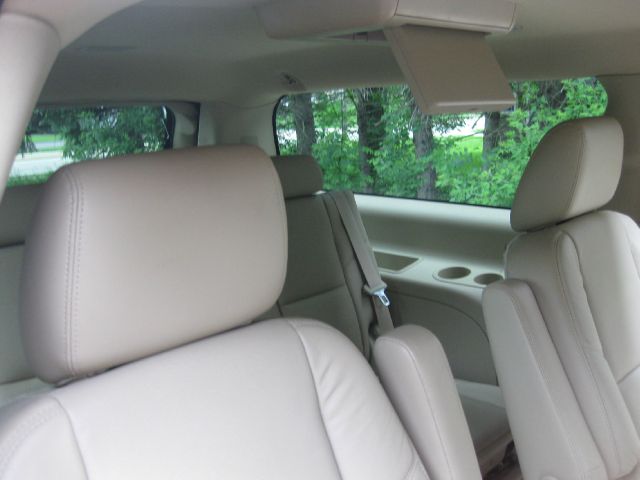 2011 Cadillac Escalade ESV GT WITH Leather And Sunroof