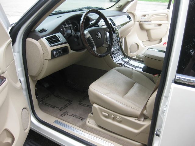 2011 Cadillac Escalade ESV GT WITH Leather And Sunroof