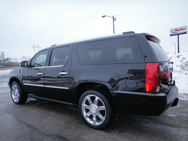 2011 Cadillac Escalade ESV GT WITH Leather And Sunroof