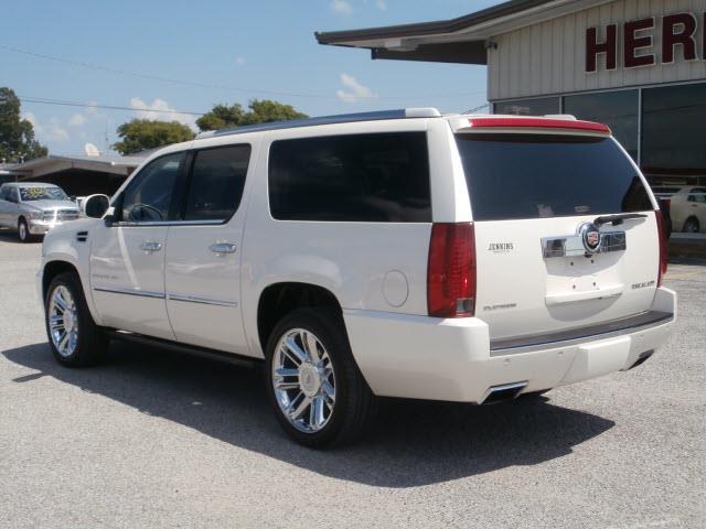 2013 Cadillac Escalade ESV 4dr Sdn 2.5 Manual