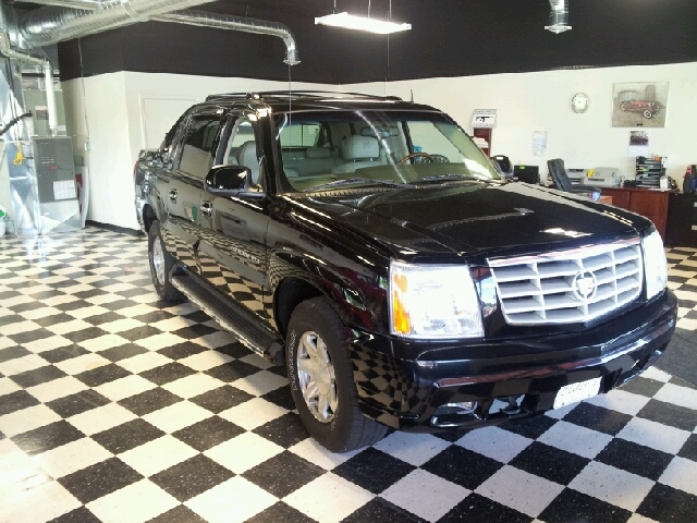 2002 Cadillac Escalade EXT Tech With Rear Entertainment