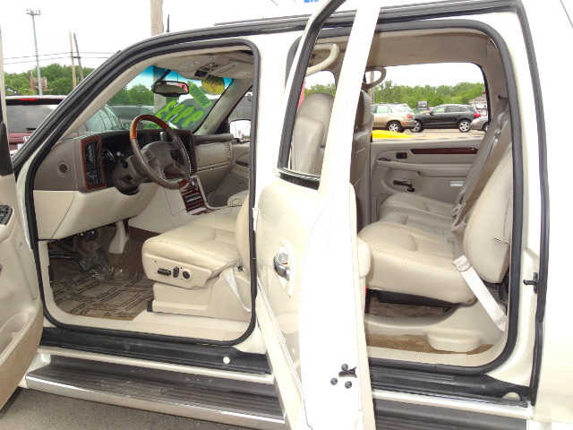 2003 Cadillac Escalade EXT Tech With Rear Entertainment