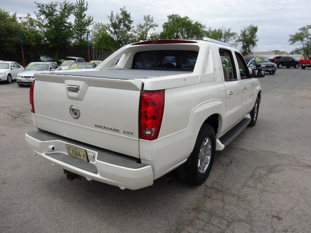 2003 Cadillac Escalade EXT Tech With Rear Entertainment