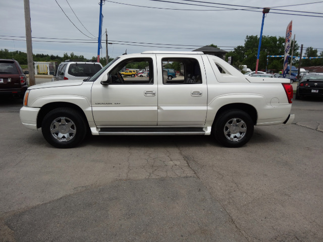 2003 Cadillac Escalade EXT Tech With Rear Entertainment