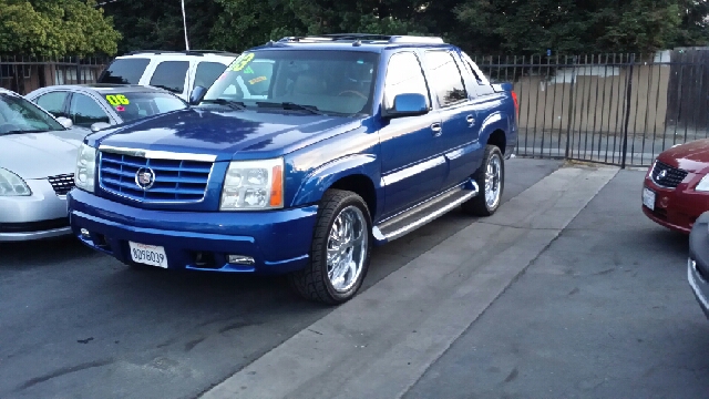 2003 Cadillac Escalade EXT Tech With Rear Entertainment