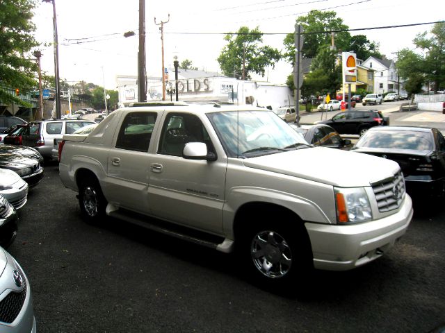 2004 Cadillac Escalade EXT Tech With Rear Entertainment