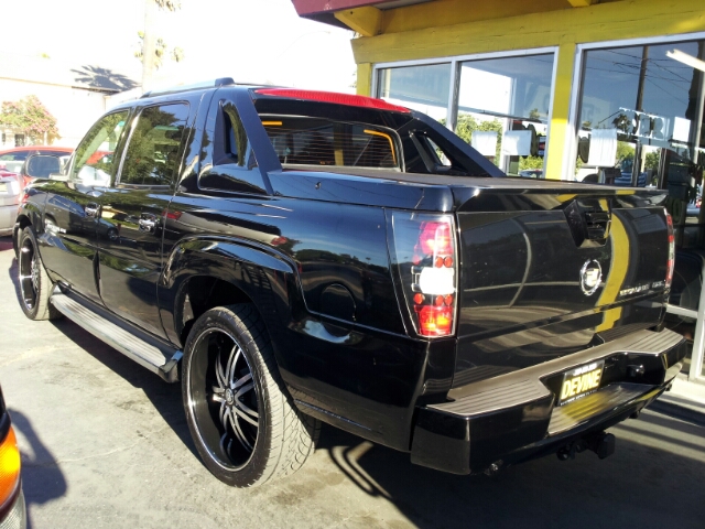 2004 Cadillac Escalade EXT Tech With Rear Entertainment