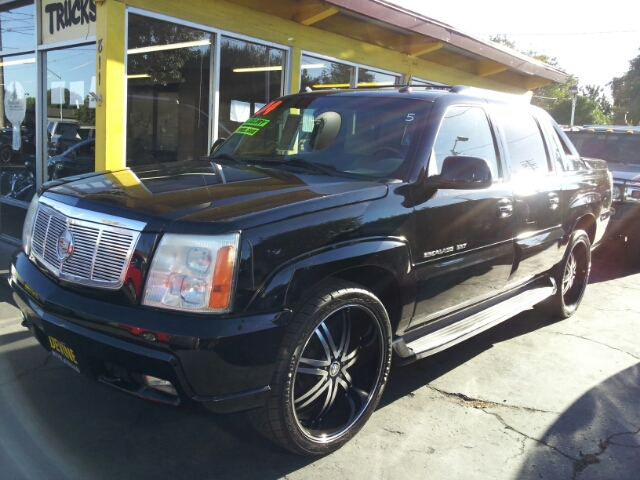 2004 Cadillac Escalade EXT Tech With Rear Entertainment