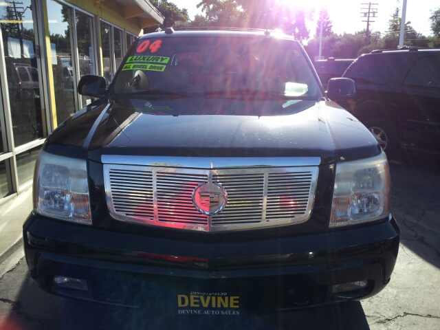 2004 Cadillac Escalade EXT Tech With Rear Entertainment