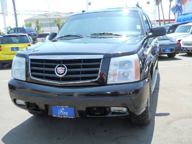 2005 Cadillac Escalade EXT Tech With Rear Entertainment