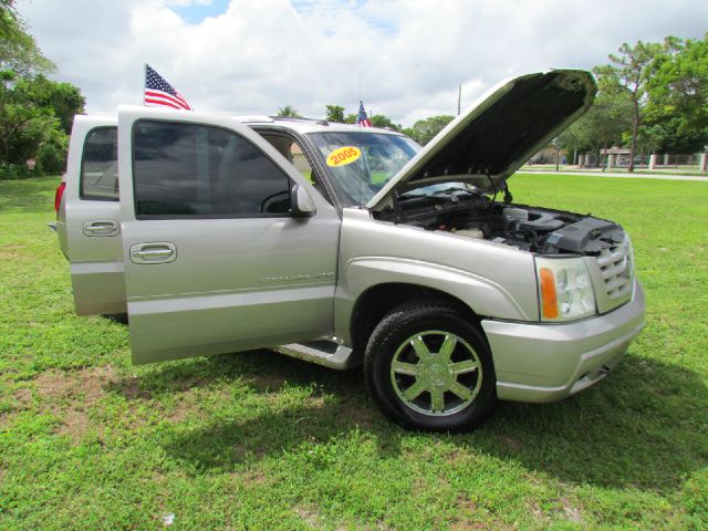 2005 Cadillac Escalade EXT Tech With Rear Entertainment