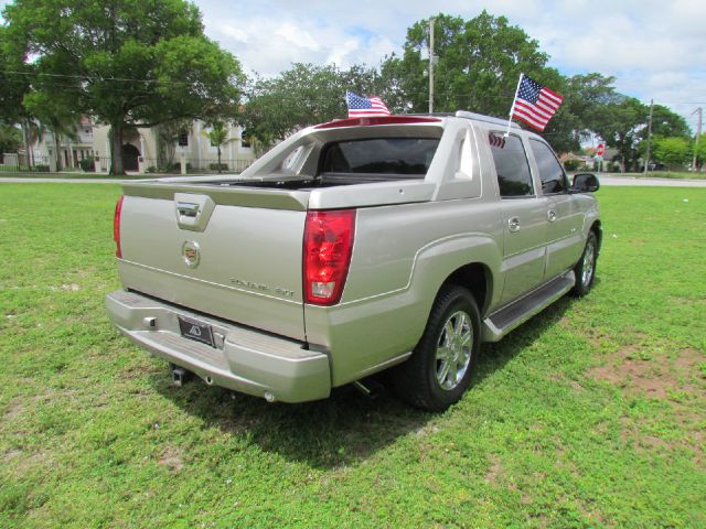 2005 Cadillac Escalade EXT Tech With Rear Entertainment