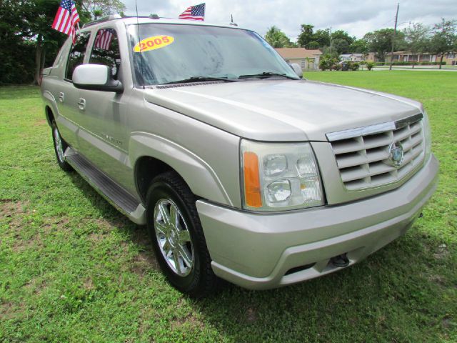 2005 Cadillac Escalade EXT Tech With Rear Entertainment