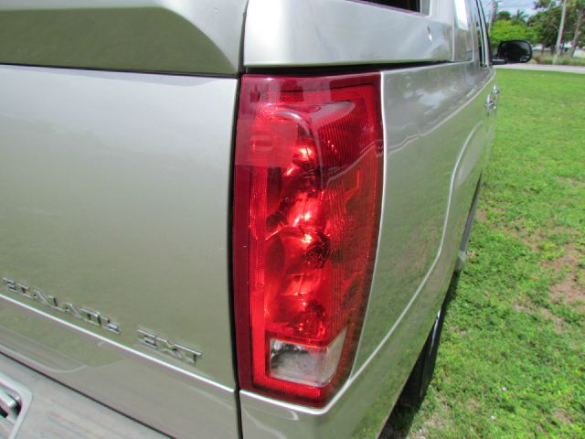 2005 Cadillac Escalade EXT Tech With Rear Entertainment