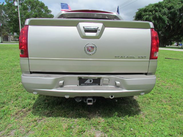 2005 Cadillac Escalade EXT Tech With Rear Entertainment