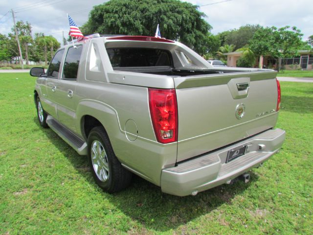 2005 Cadillac Escalade EXT Tech With Rear Entertainment