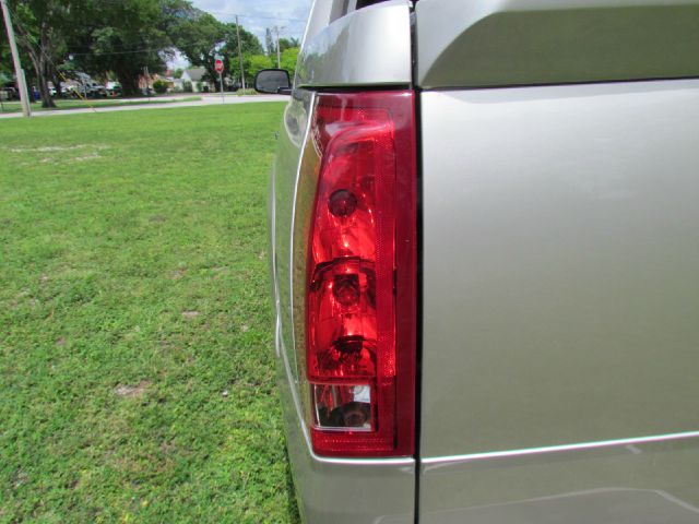 2005 Cadillac Escalade EXT Tech With Rear Entertainment