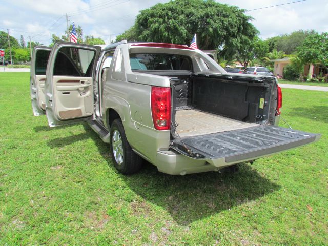 2005 Cadillac Escalade EXT Tech With Rear Entertainment