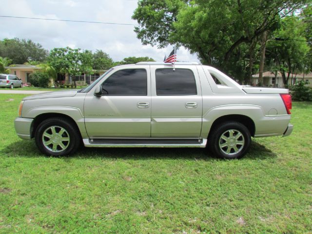 2005 Cadillac Escalade EXT Tech With Rear Entertainment