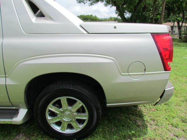 2005 Cadillac Escalade EXT Tech With Rear Entertainment