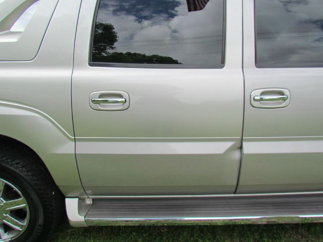 2005 Cadillac Escalade EXT Tech With Rear Entertainment