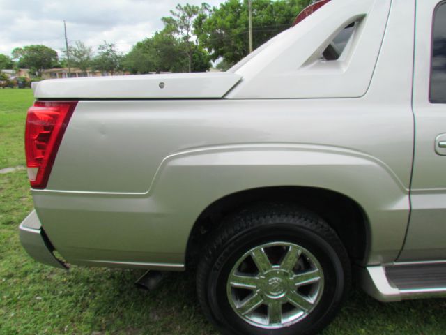 2005 Cadillac Escalade EXT Tech With Rear Entertainment