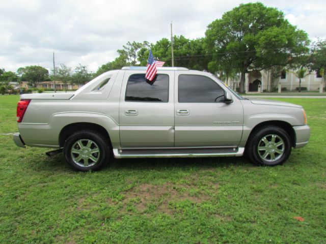 2005 Cadillac Escalade EXT Tech With Rear Entertainment