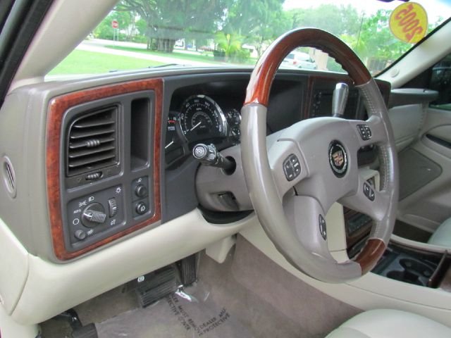 2005 Cadillac Escalade EXT Tech With Rear Entertainment