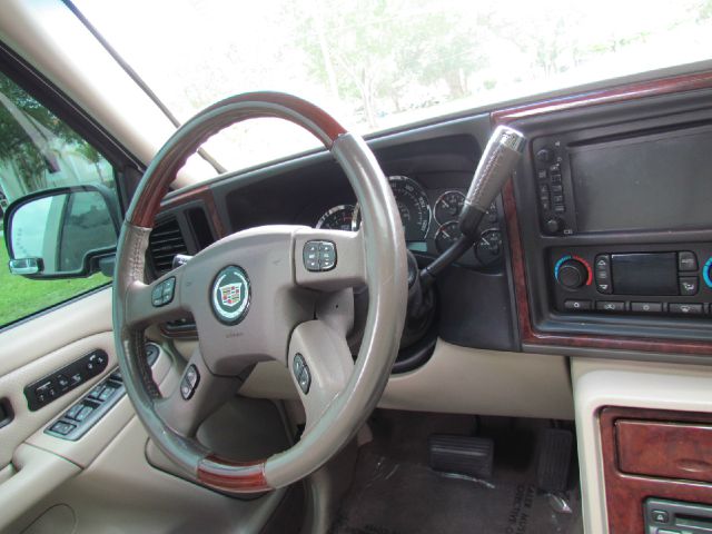 2005 Cadillac Escalade EXT Tech With Rear Entertainment