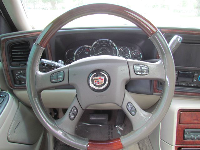 2005 Cadillac Escalade EXT Tech With Rear Entertainment