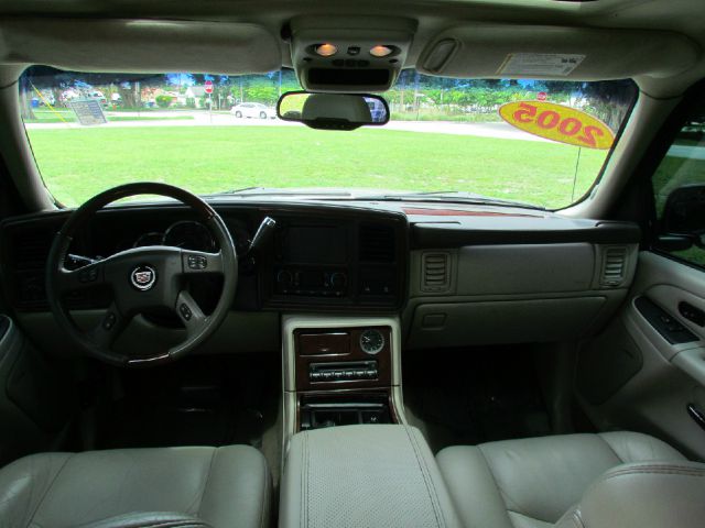 2005 Cadillac Escalade EXT Tech With Rear Entertainment