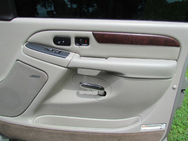 2005 Cadillac Escalade EXT Tech With Rear Entertainment