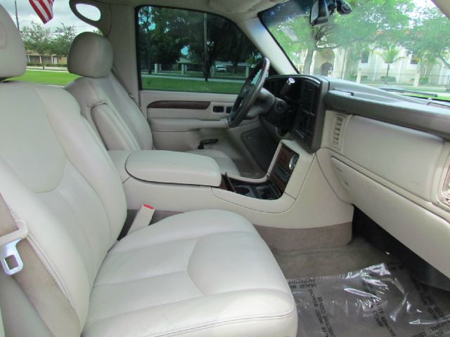 2005 Cadillac Escalade EXT Tech With Rear Entertainment