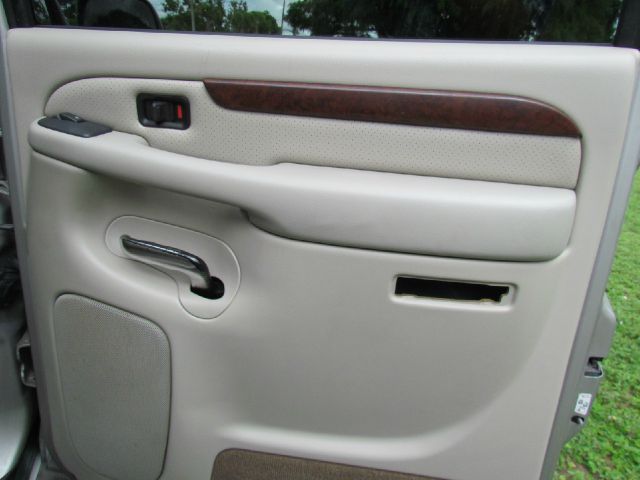 2005 Cadillac Escalade EXT Tech With Rear Entertainment